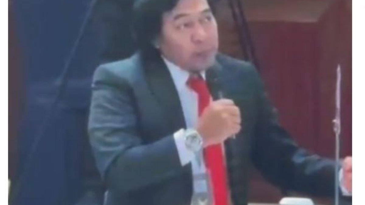 Sebagai anggota DPD, Komeng pun mulai menjalankan tugas, salah satunya mengikuti rapat.