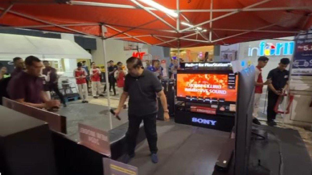 Selesai menyanyi, SBY dapat tepuk tangan meriah