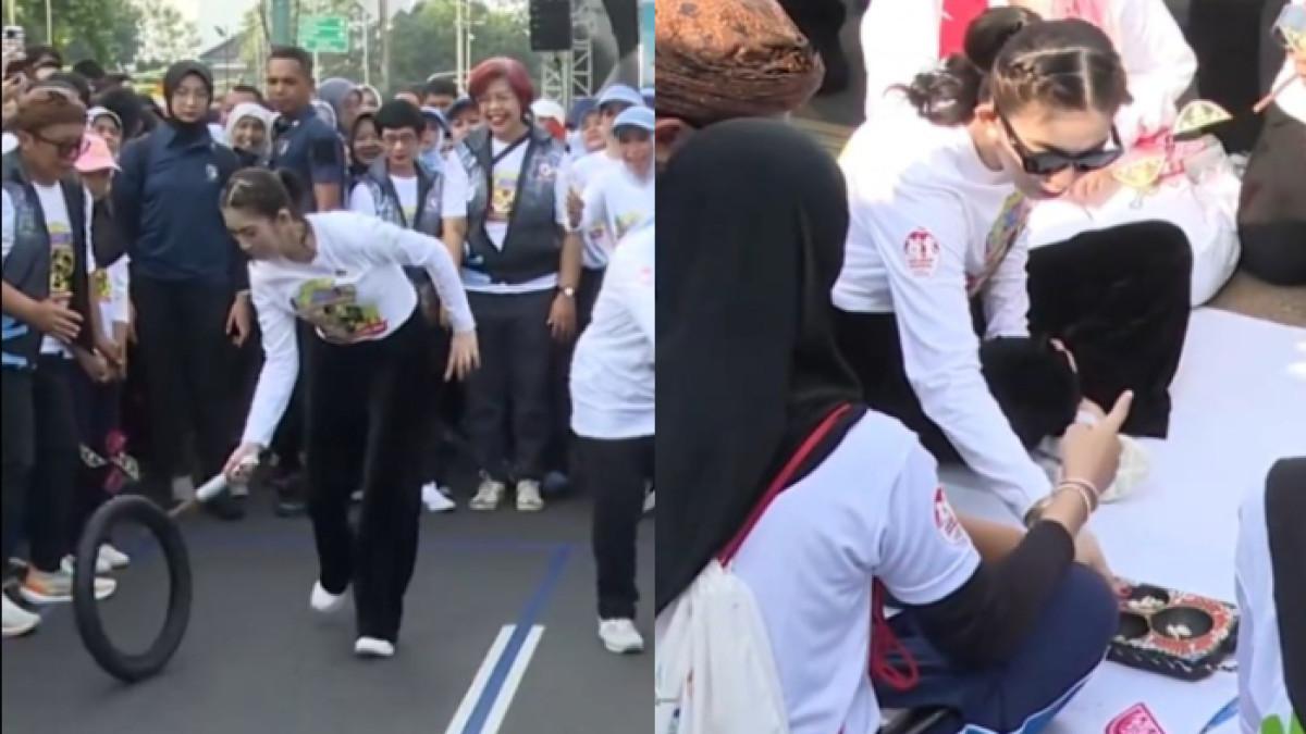 PERINGATI HAN - Selvi Ananda ikut bermain bersama anak-anak di peringatan Hari Anak Nasional ekat Bundaran Hotel Indonesia (HI), Menteng, Jakarta Pusat.