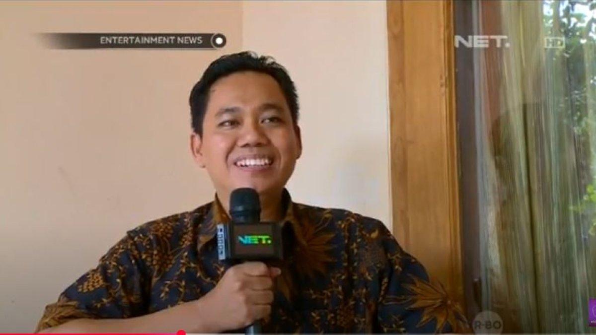 MASA REMAJA SELVI ANANDA - Guru memberikan gambaran tentang seperti apa Selvi Ananda semasa duduk di bangku SMA.