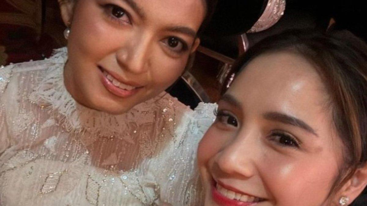 KEDEKATAN SELVI ANANDA DAN NAGITA SLAVINA - Kedekatan mereka tak hanya sebatas urusan politik. Selvi dan Nagita pernah menghadiri sebuah acara fashion bersama. 