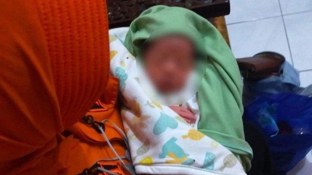 Seorang dokter temukan bayi di Surabaya