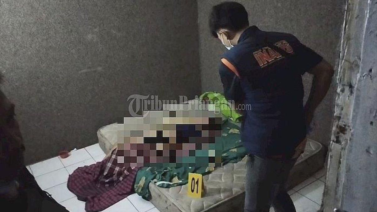 Seorang gadis muda ditemukan meninggal dunia di sebuah kamar kos di Kelurahan Linggajaya, Kecamatan Mangkubumi, Kota Tasikmalaya, Rabu (16/8/2023) petang.