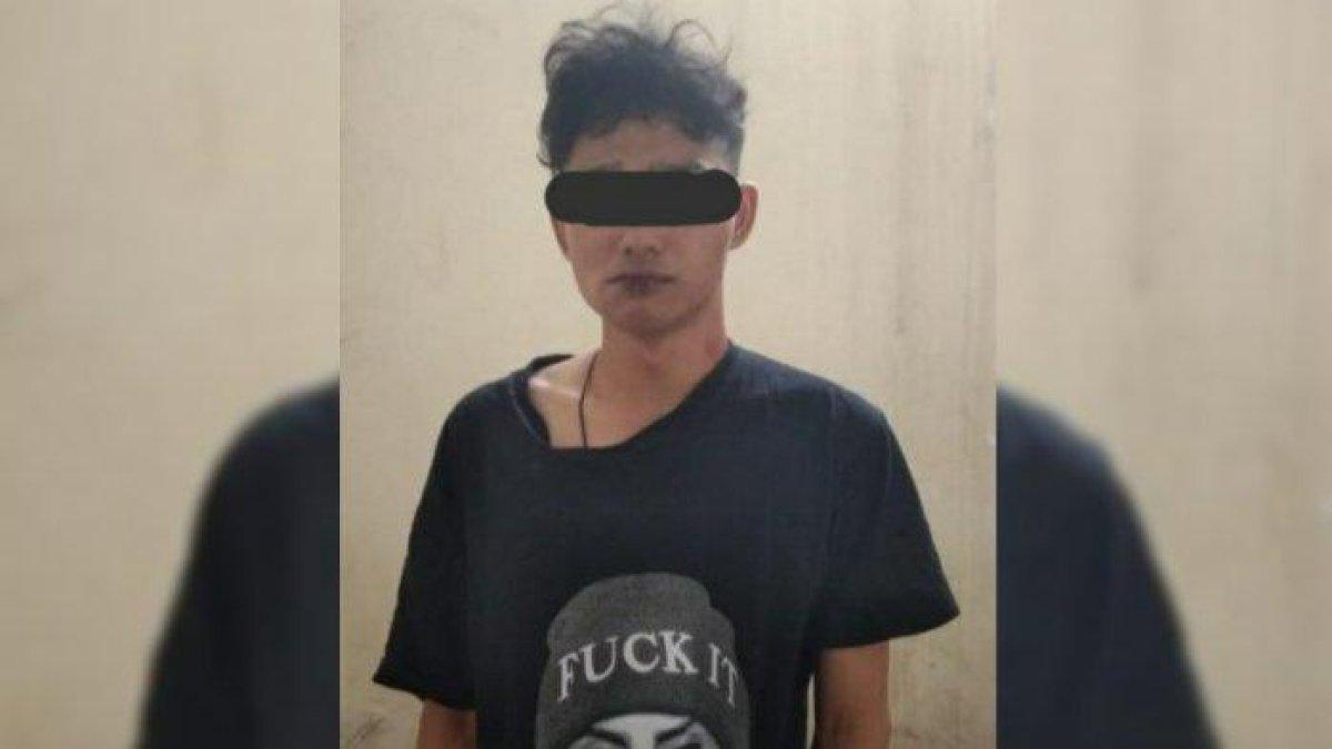 Seorang pemuda berinisial MR (22) diamankan Polisi setelah terciduk warga mencuri helm di tempat parkir Pasar Citeureup, Kabupaten Bogor.