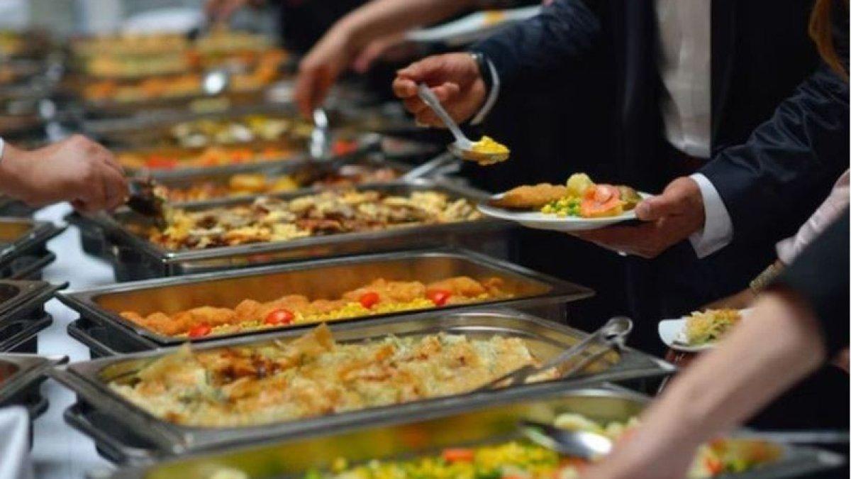 Berjualan makanan atau camilan memang tidak pernah ada matinya.