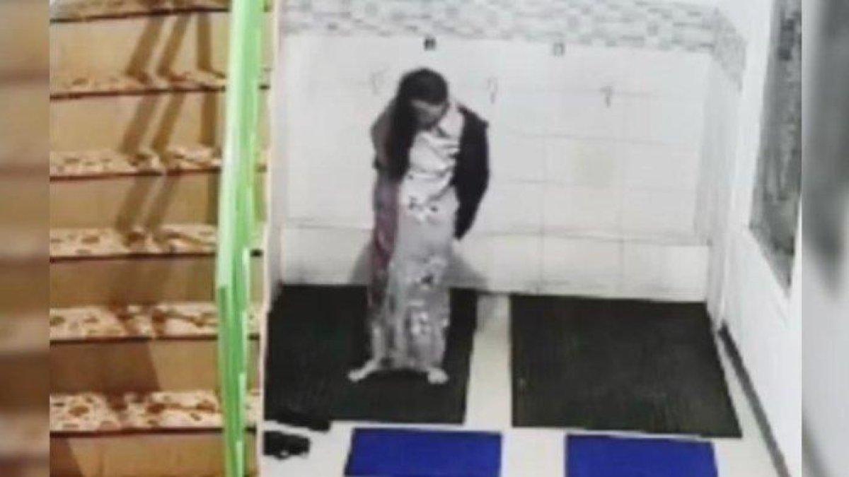 Seorang wanita melahirkan sendiri di masjid