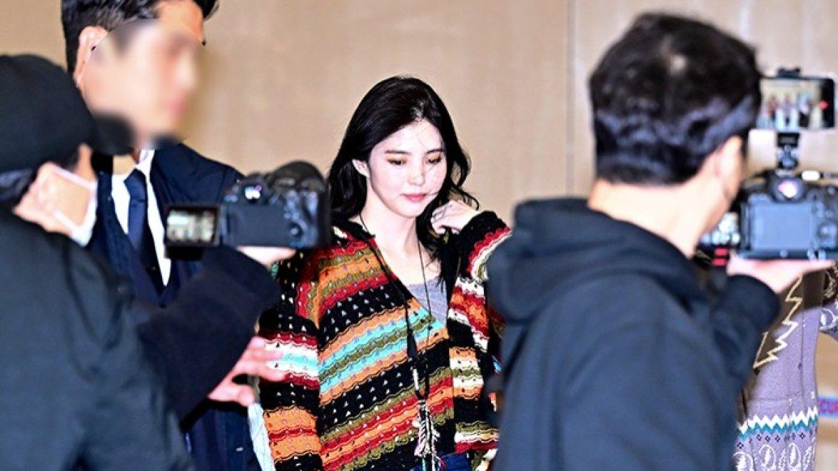 Sepulang liburan dari Hawaii, Han So Hee menjadi incaran awak media.