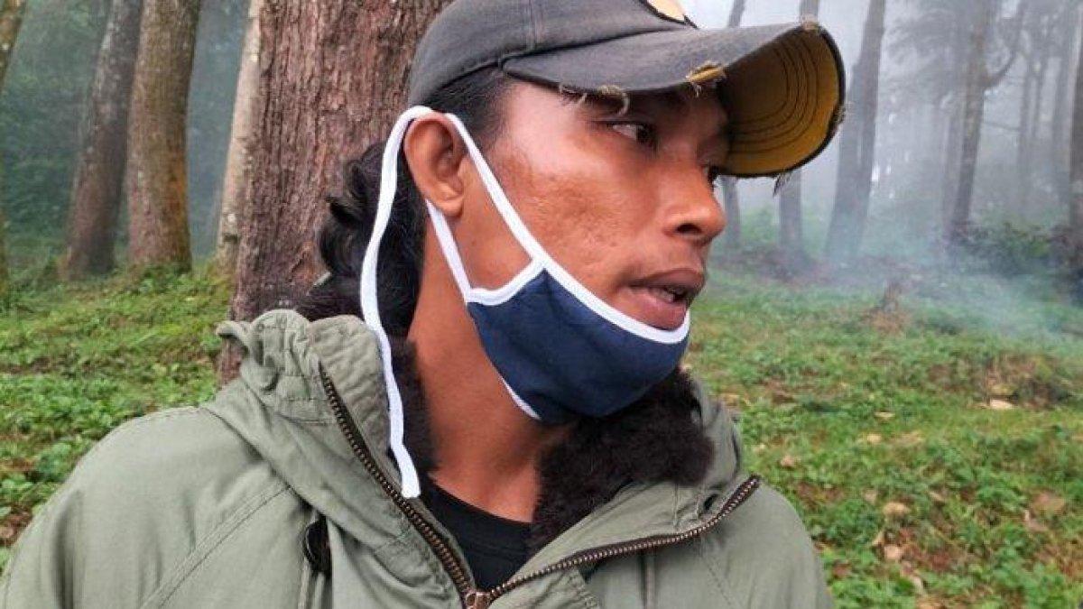 Sepupu Yasirli Amri, Ahmad Gandi Sabri (28) di kawasan kaki Gunung Marapi, Senin (4/12/2023).
