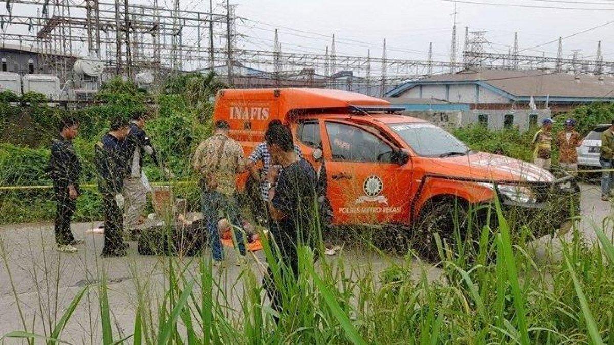 Mayat Rini Mariny ditemukan dalam koper berwarna hitam yang tergelatak di pinggir Jalan Kalimalang, Desa Sukadanu, Kecamatan Cikarang Barat, Kabupaten Bekasi