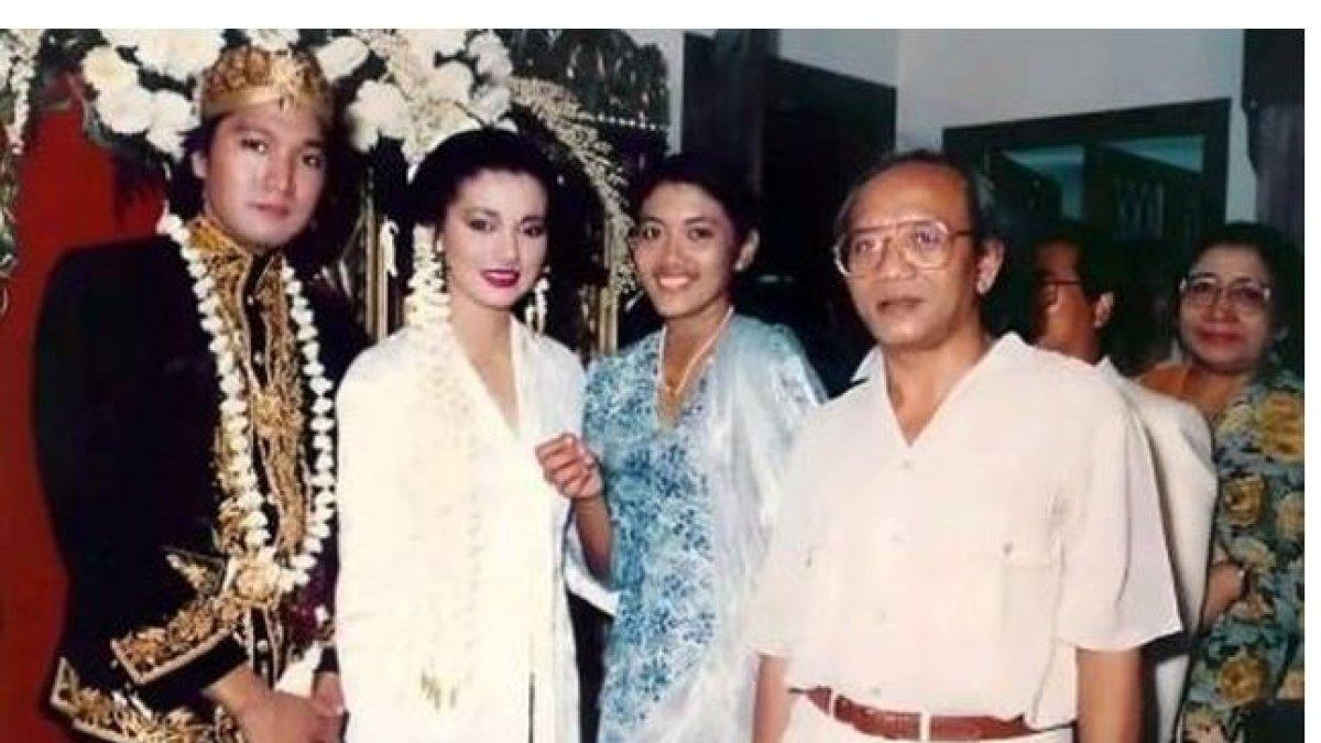 Setelah pacaran selama kurang lebih 3 tahun, Marissa dan Ikang menikah pada tahun 1986.