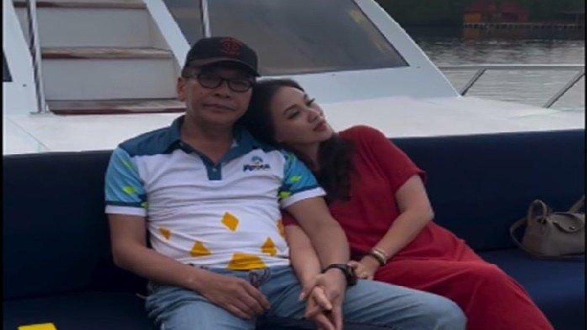 Sherly Tjoanda, istri Almarhum Benny Laos, akhirnya sepakat untuk melanjutkan perjuangan suaminya sebagai calon gubernur Maluku Utara, (Malut).