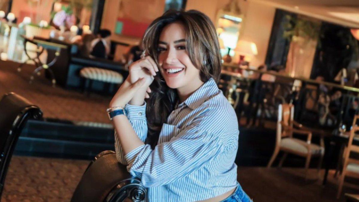 Shinta mantap melepas hijabnya