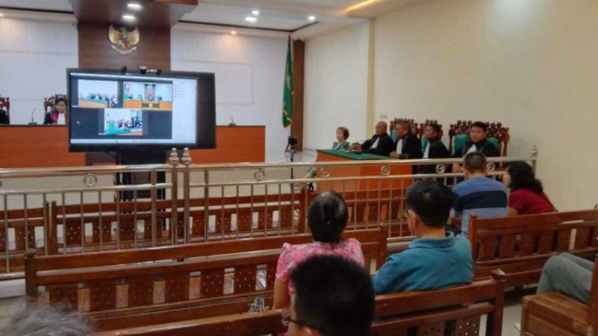 Sidang kasus penggelapan yang melibatkan mertua dan menantu, di Pengadilan Negeri Jombang, Jawa Timur, Selasa (2/1/2024)