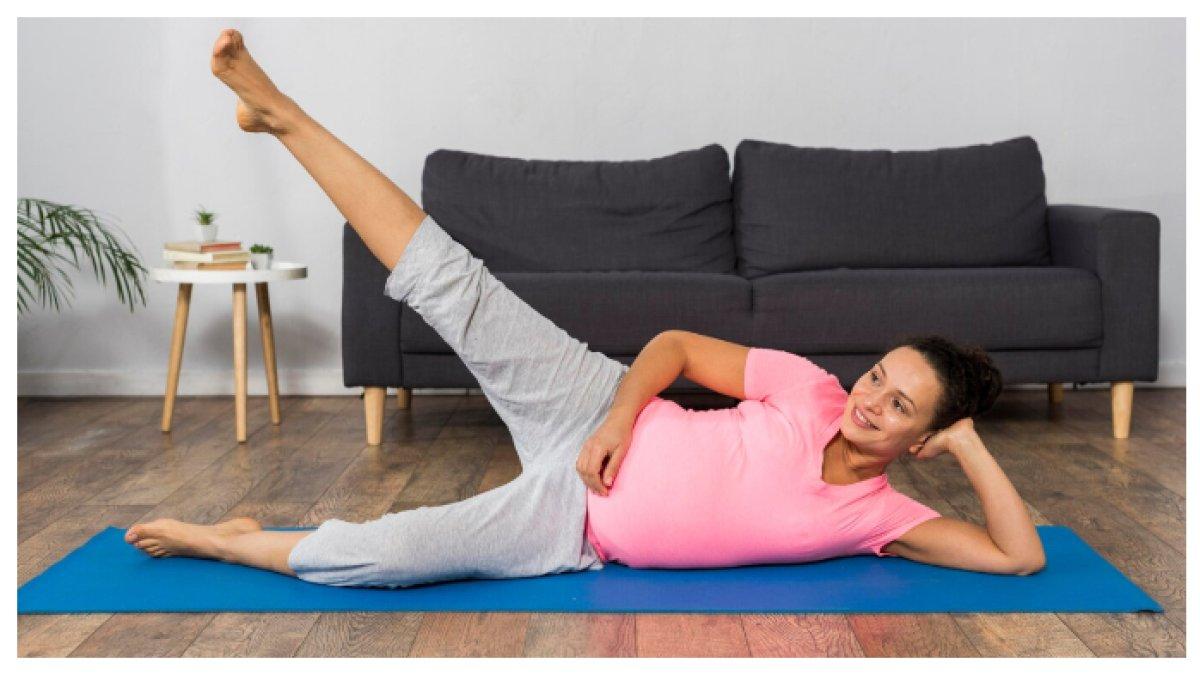 SIDE LEG LIFT - Duduk dengan punggung lurus dan lutut ditekuk. Angkat satu kaki setinggi mungkin dengan sudut 90 derajat.