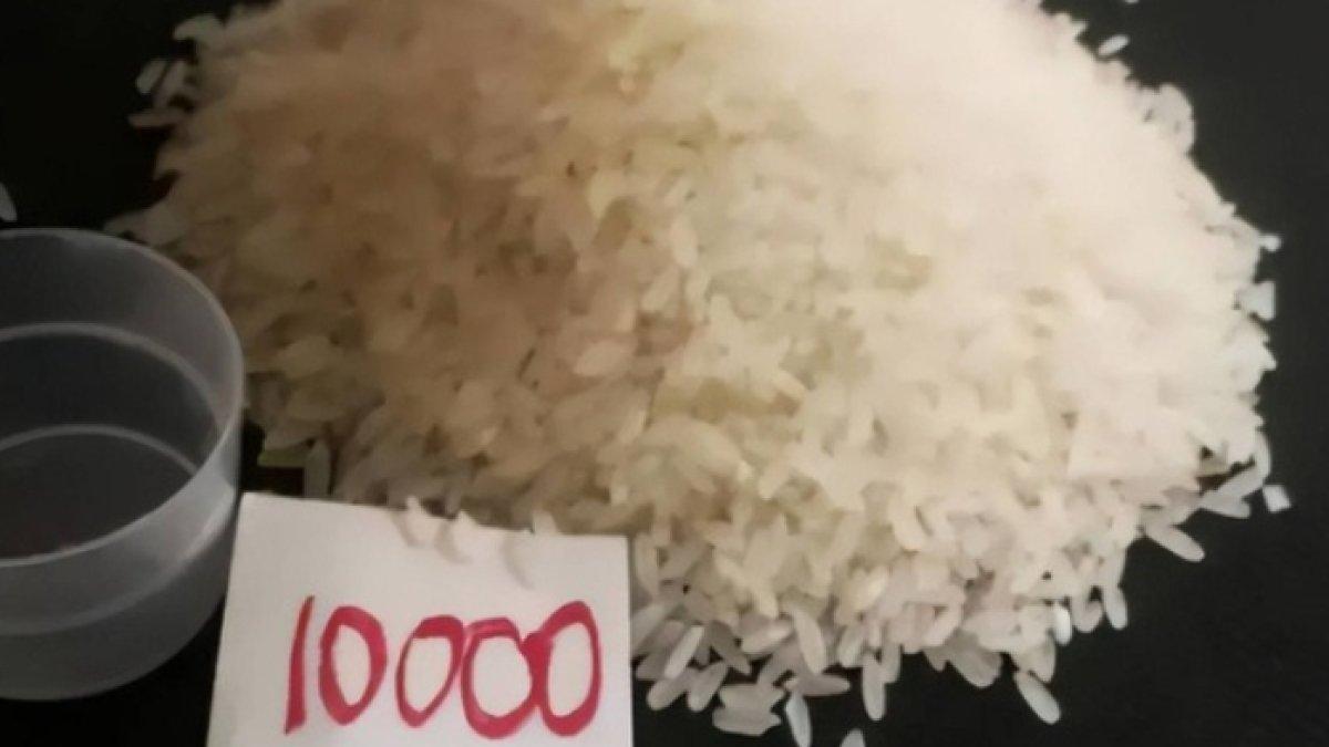 Siswa di China diberi tugas menghitung 10.000 butir beras.