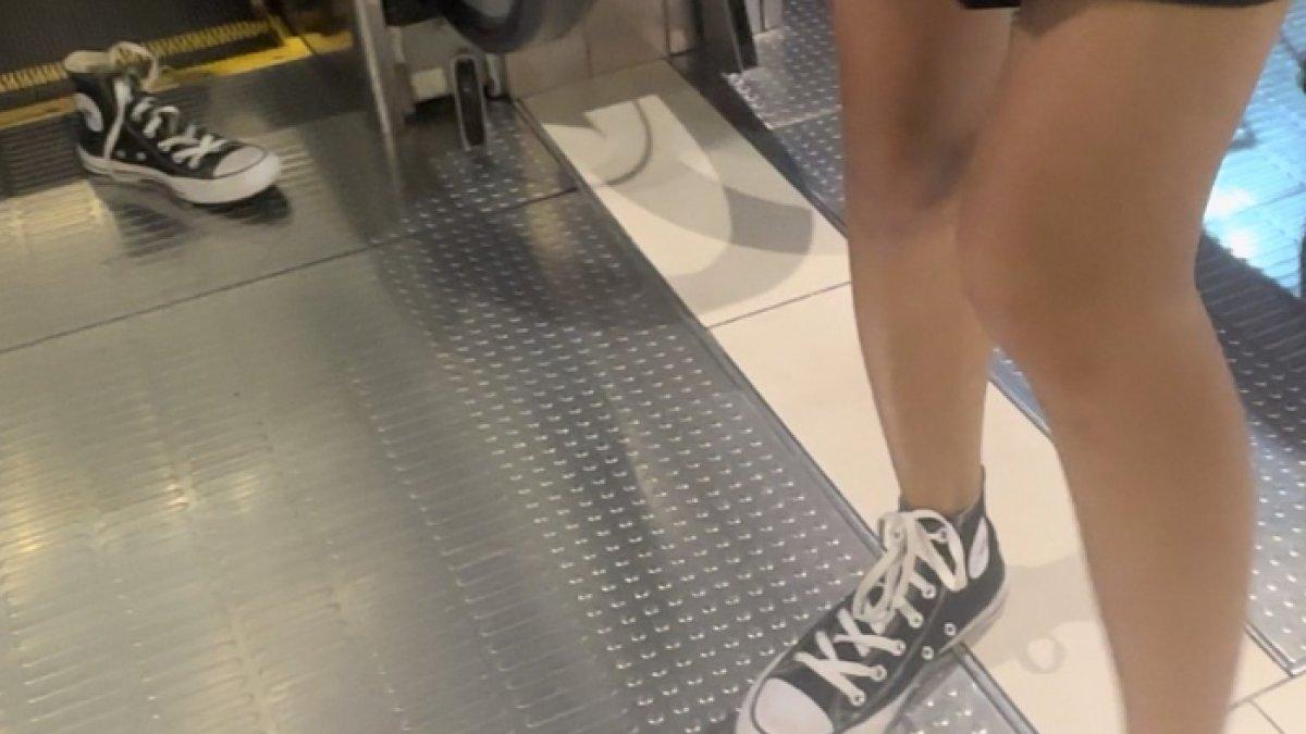 Siswi di Thailand syok tali sepatunya tersedot eskalator