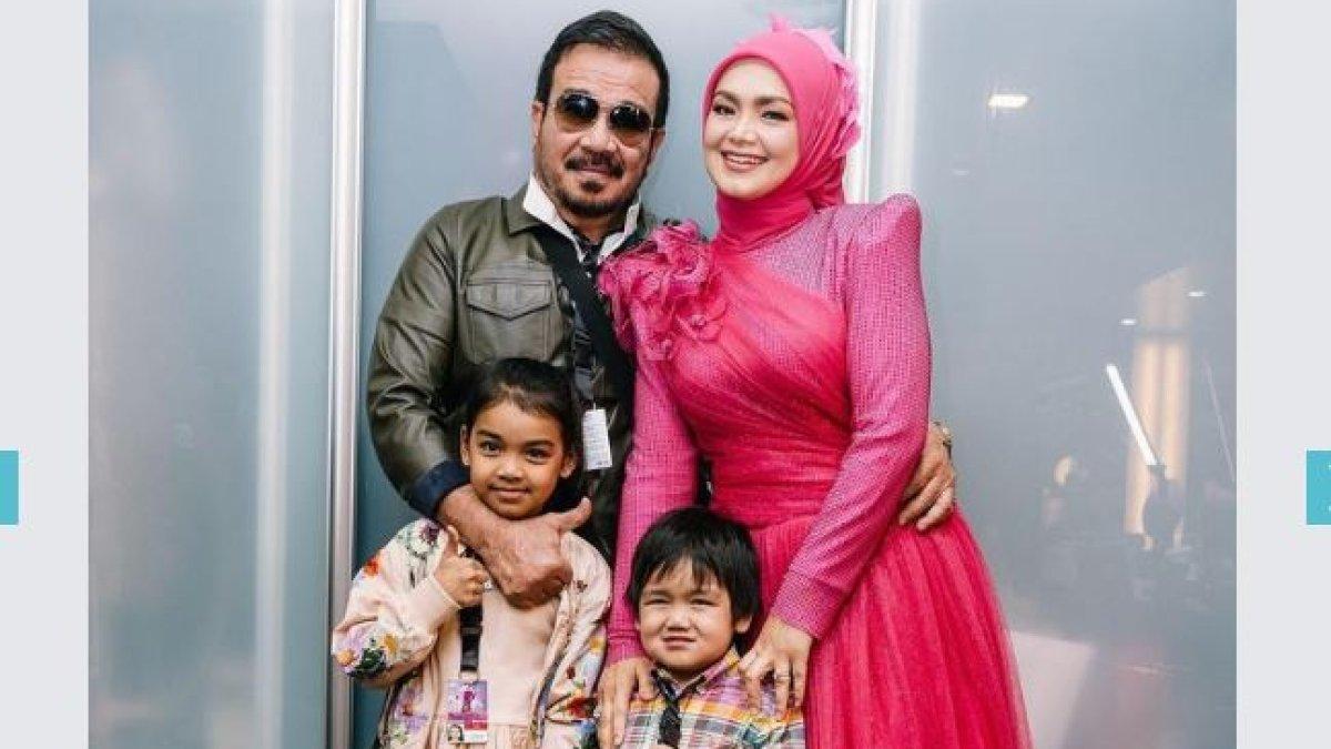 Siti Nurhaliza menikah dengan Datuk Khalid Mohammed Jiwa pada tahun 2006.