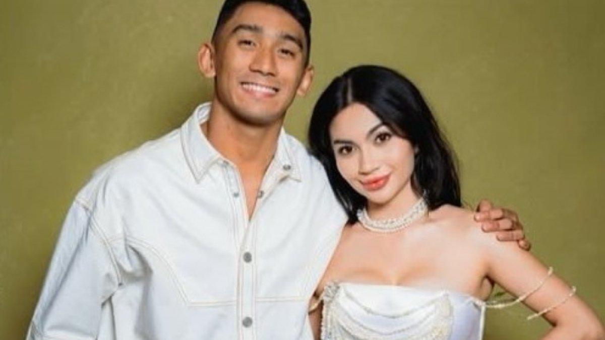 DAFFA PACARI ARIEL -  Daffa Wardhana diisukan pacari Ariel Tatum, Marini Zumarnis beri tanggapan.