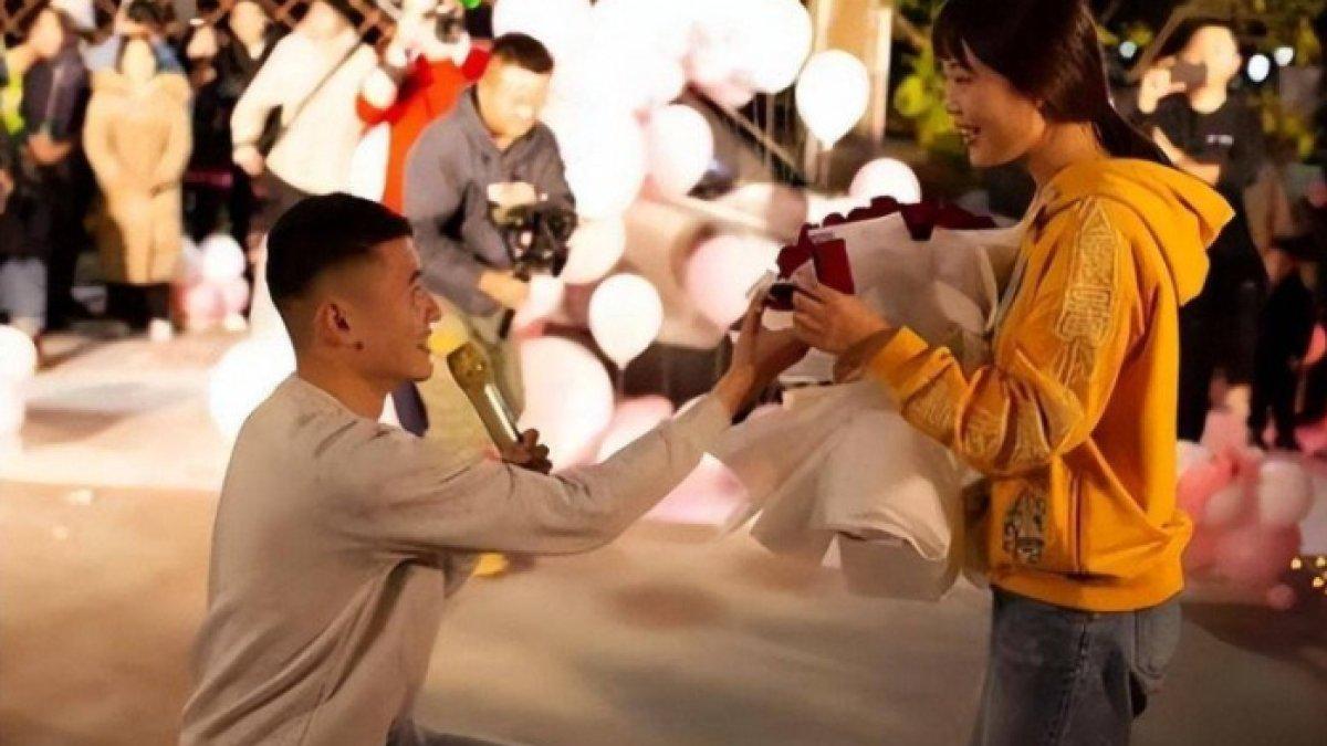Sosok anak yang dibesarkan wanita pemulung, bakal menikah