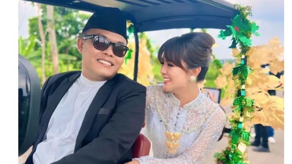 SOSOK PACAR BARU SULE - Sosok wanita cantik yang menjadi pasangan Sule dalam film itu adalah Inten Navadia, atau yang akrab disapa Nava. 