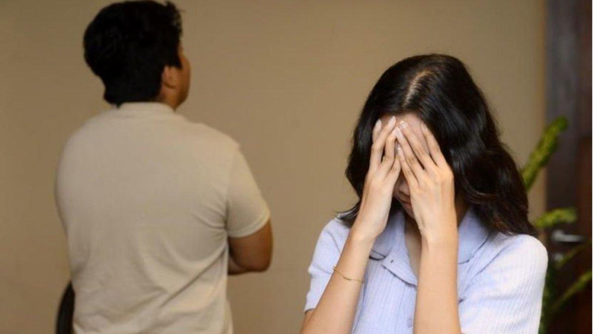 Suami merasa sedih karena dianggap beban oleh suaminya sendiri.
