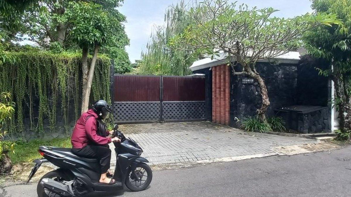 Suasana rumah Rafael Alun Trisambodo di Jalan Ganesha II/2 Kota Yogyakarta, Senin (27/2/2023).