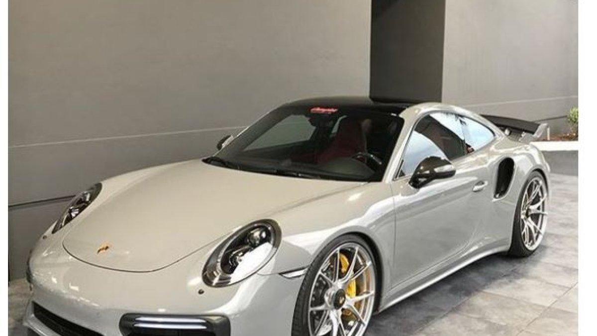 SULE JUAL MOBIIL MEWAH - Sule juga menjual mobil mewah Porsche dengan harga Rp 1,3 miliar. 