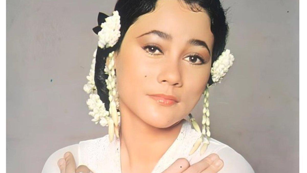 Sebelum menjadi terkenal di dunia horor, Suzzanna memulai karier aktingnya dalam film musikal Asrama Dara (1958).