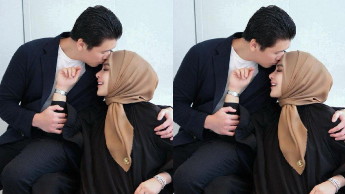 Syahrini dan Reino tampil mesra