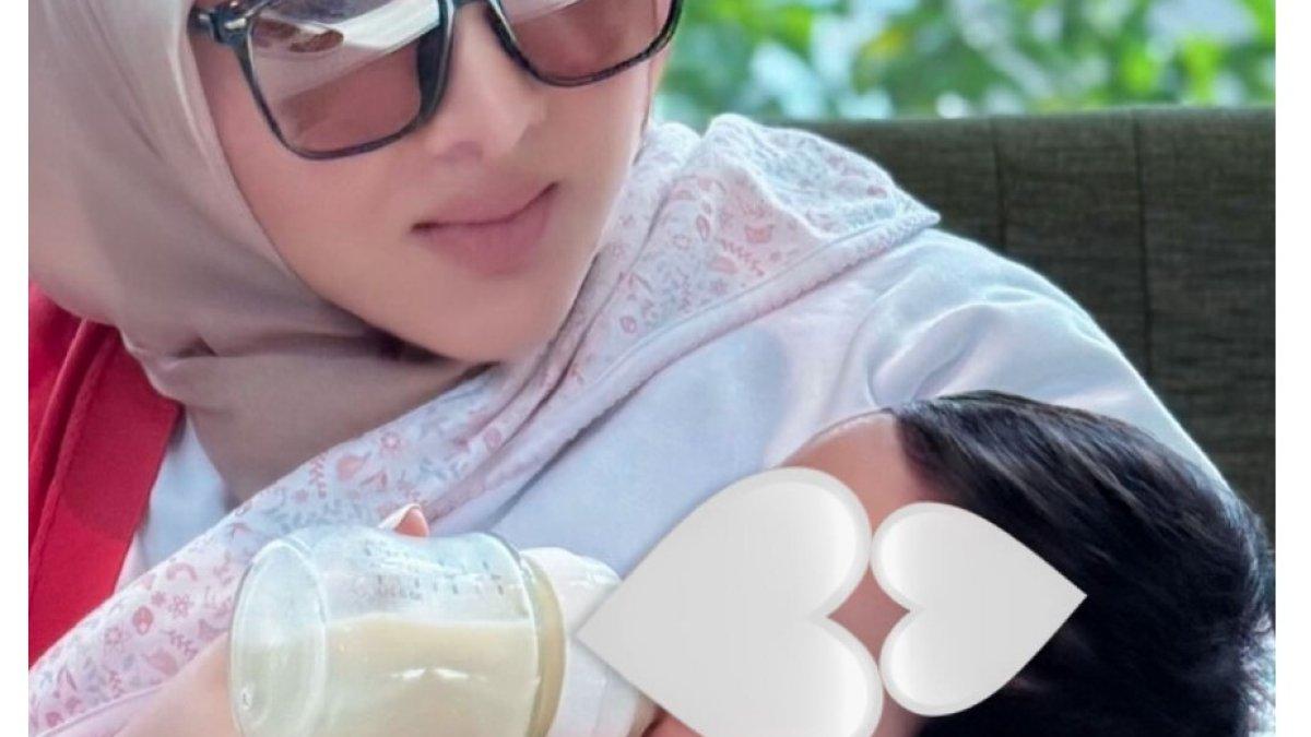 Syahrini membagikan momen dengan sang putri.