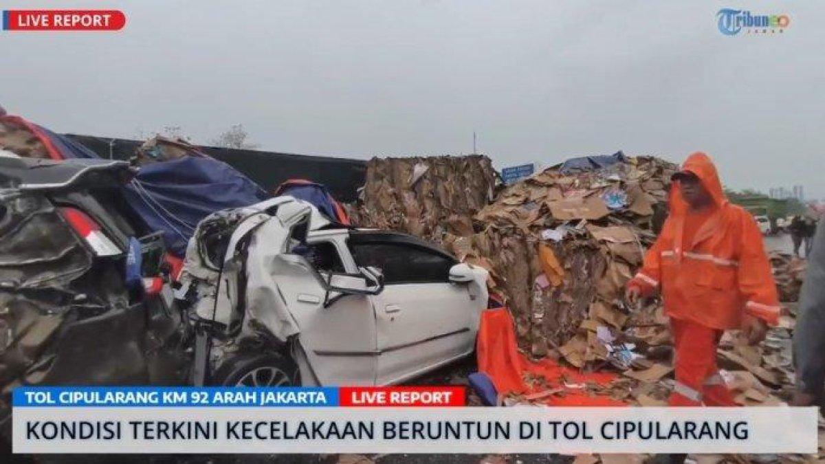 Tabrakan beruntun terjadi di jalan Tol Cipularang KM 92, Darangdan, Kabupaten Purwakarta, Jawa Barat, pada Senin (11/11/2024) sore.