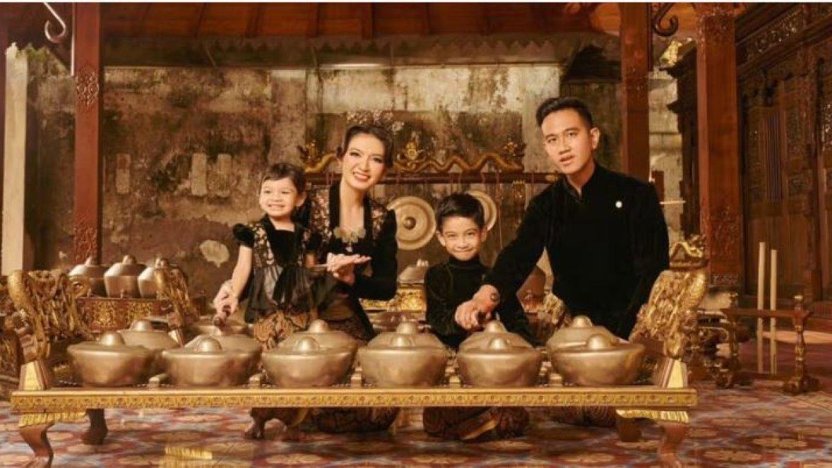 KECOCOKAN SELVI ANANDA DAN GIBRAN BERDASARKAN ZODIAK - Tak hanya Capricorn yang terpesona oleh daya tarik Libra, tetapi Libra juga mengagumi banyak hal dari Capricorn.