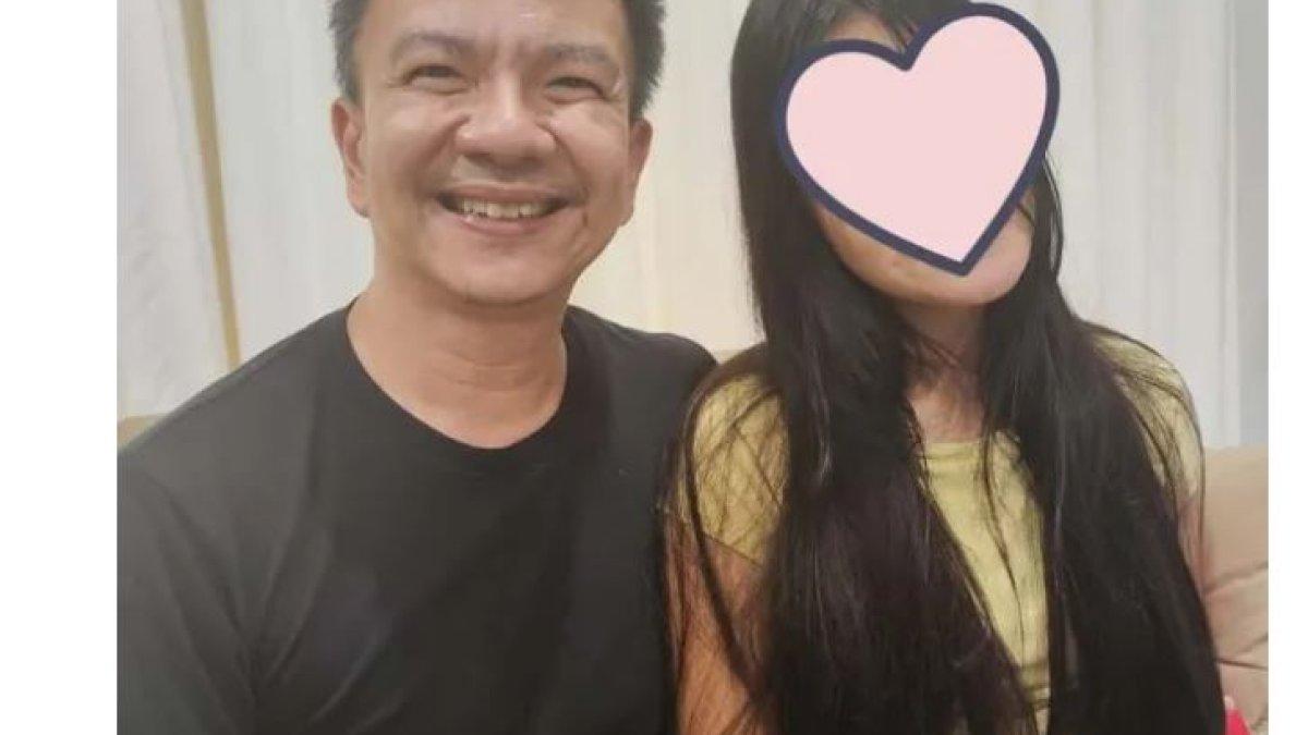 DENADA DAN AISHA PULANG KE INDONESIA - Tak hanya keluarga dari pihak Denada, Aisha juga bertemu dengan sang ayah, Jerry Aurum. 