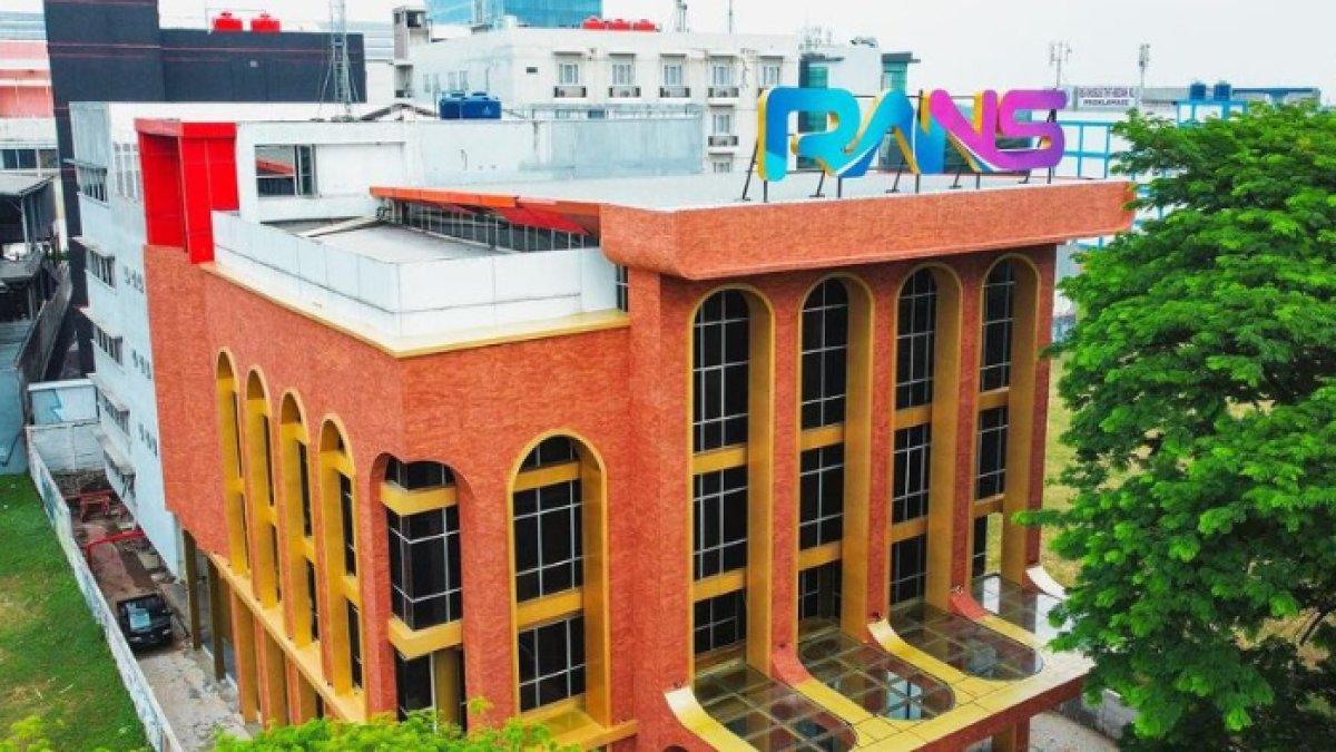 Tampak depan kantor baru RANS Entertainment