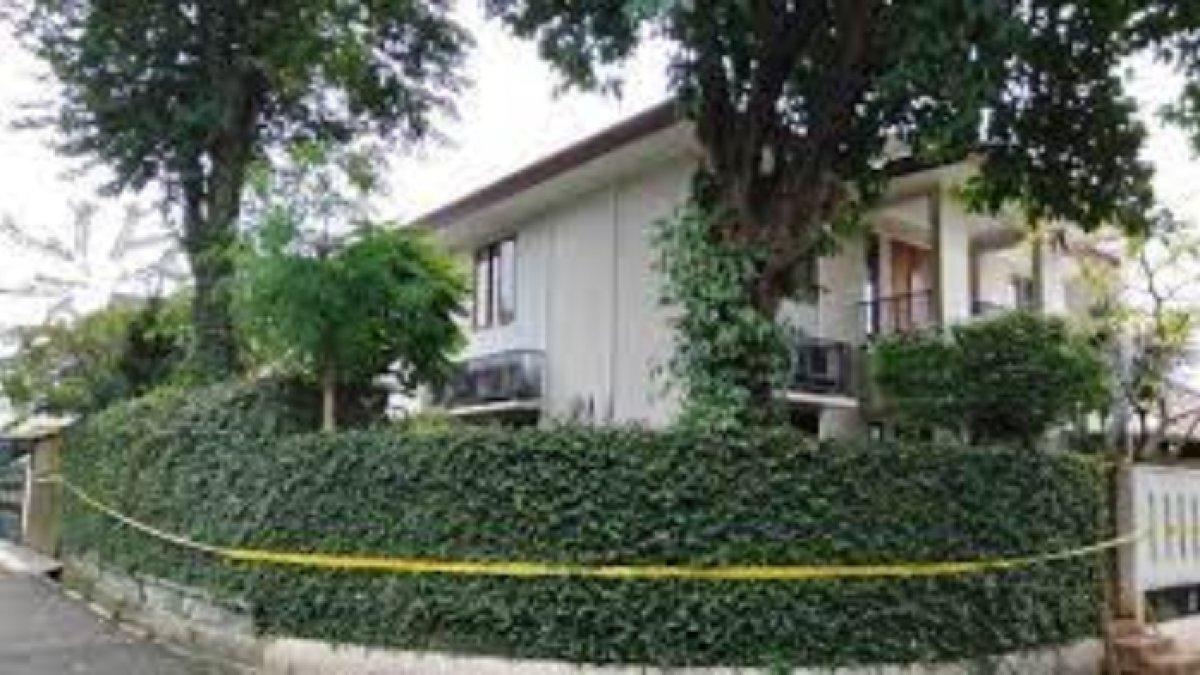 Tampak semak belukar tumbuh menutupi pagar rumah Ferdy Sambo