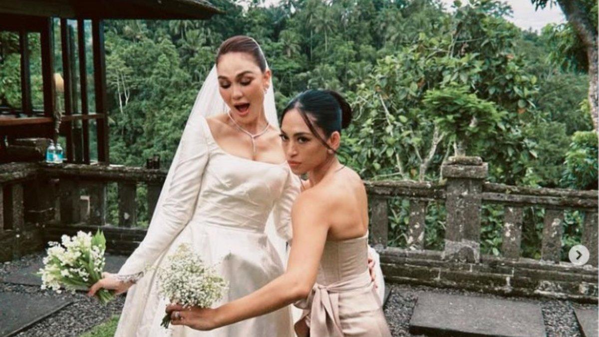 PERKENALAN PERTAMA - Taskya pun mengenang awal mula pertemuannya dengan Luna. Rupanya, hubungan persahabatan mereka berawal dari lokasi syuting sebuah film.