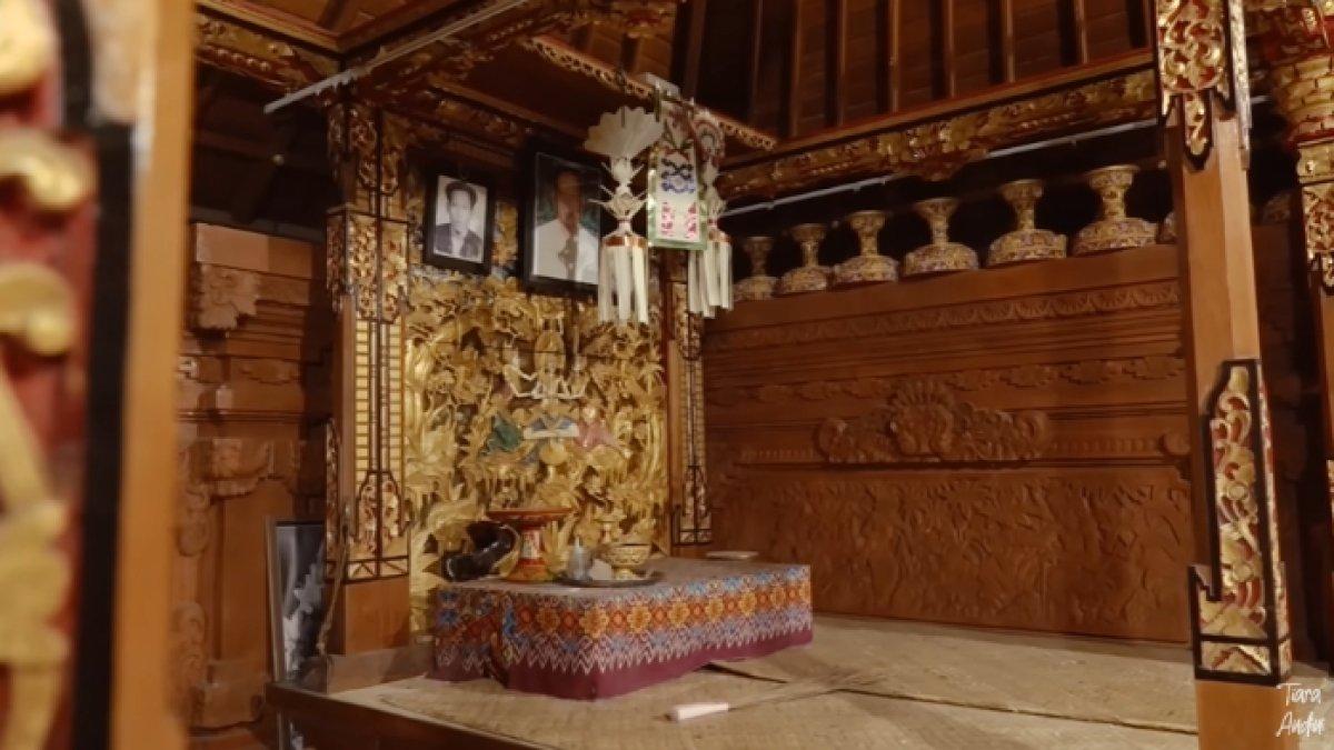 Tempat persinggahan jenazah di rumah Mahalini