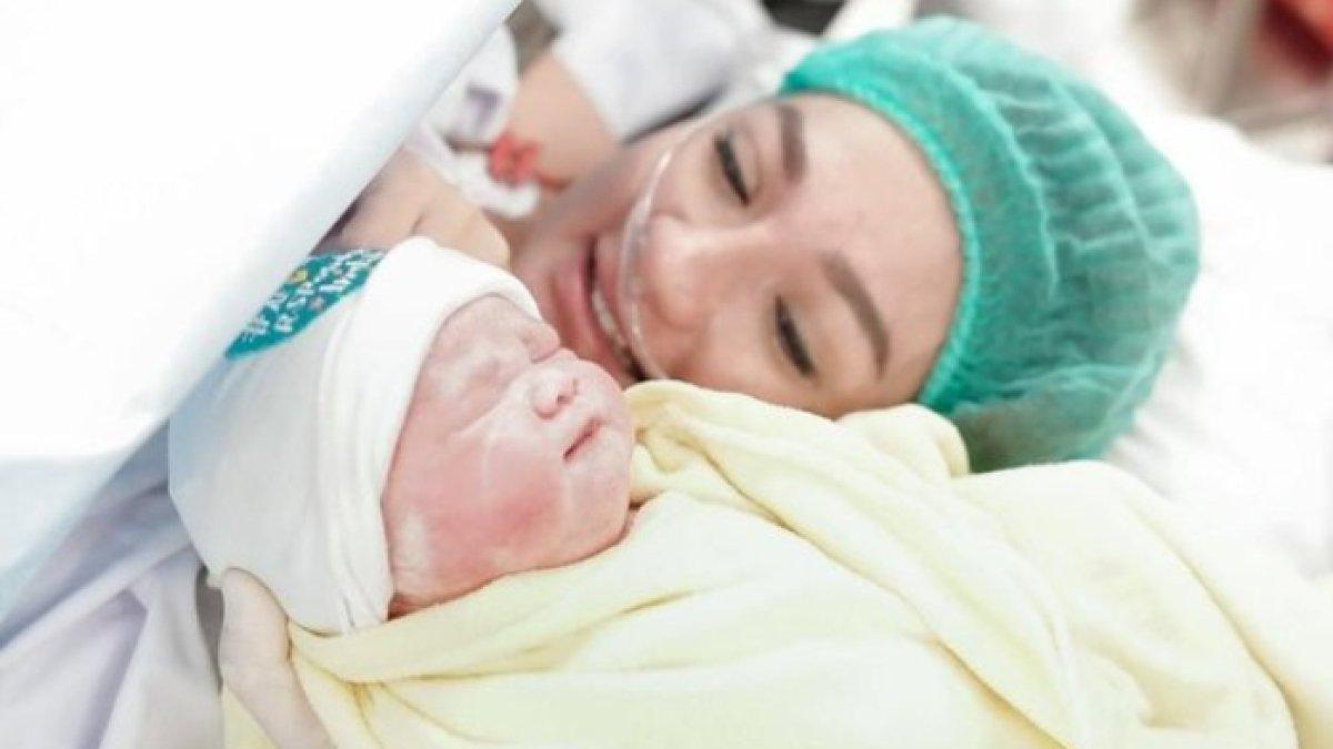 Tengku Dewi Putri dikaruniai anak perempuan