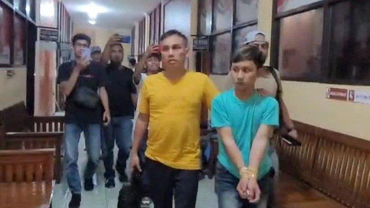 Terduga pelaku pembunuhan pria di Perumahan Frinanda, Palabuhanratu, saat digiring polisi di Polres Sukabumi