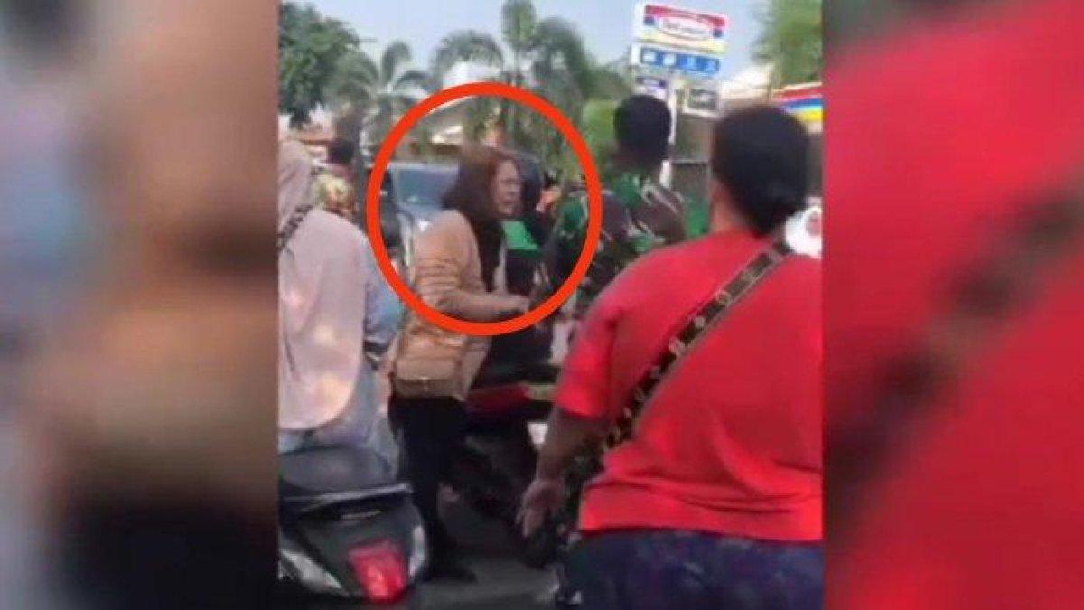 Terekam ibu-ibu diduga hendak menculik anak, dipukuli warga di Tanjung Priok, Jakut