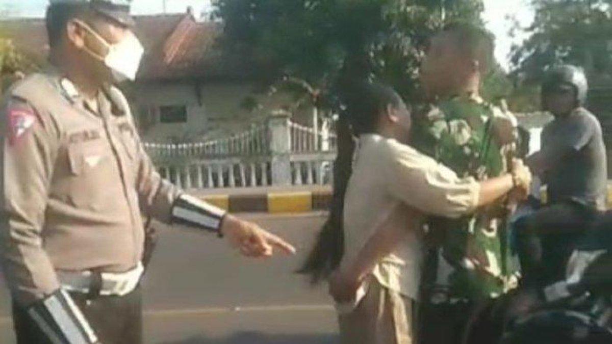 Terekam okum TNI tak terima ditegur polisi gegara tak pakai helm