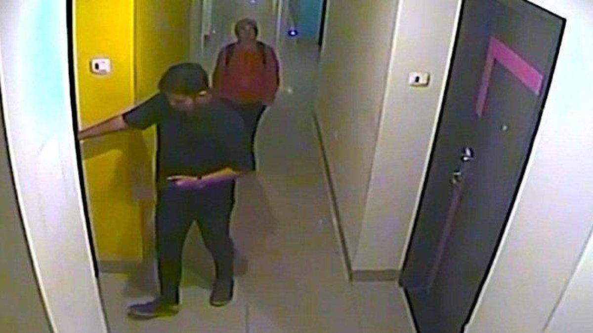 Tersangka dan korban bertemu di luar tugas dinasnya