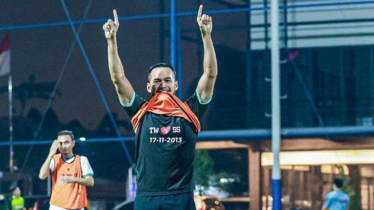 Inilah profil dan akun medsos Teuku Wisnu yang hebohkan publik usai tiru gaya romatis Pratama Arhan di lapangan sepakbola