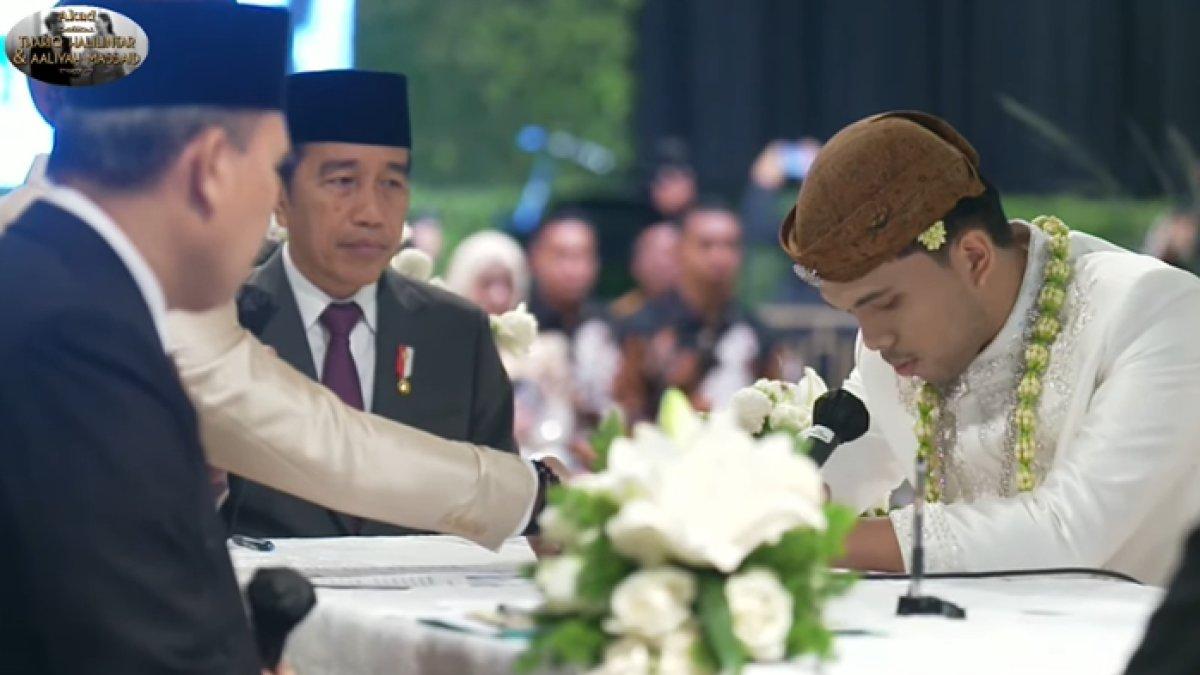 Selain lokasi yang sama, hari akad nikah Thariq-Aaliyah juga mengikuti sang kakak Atta-Aurel.