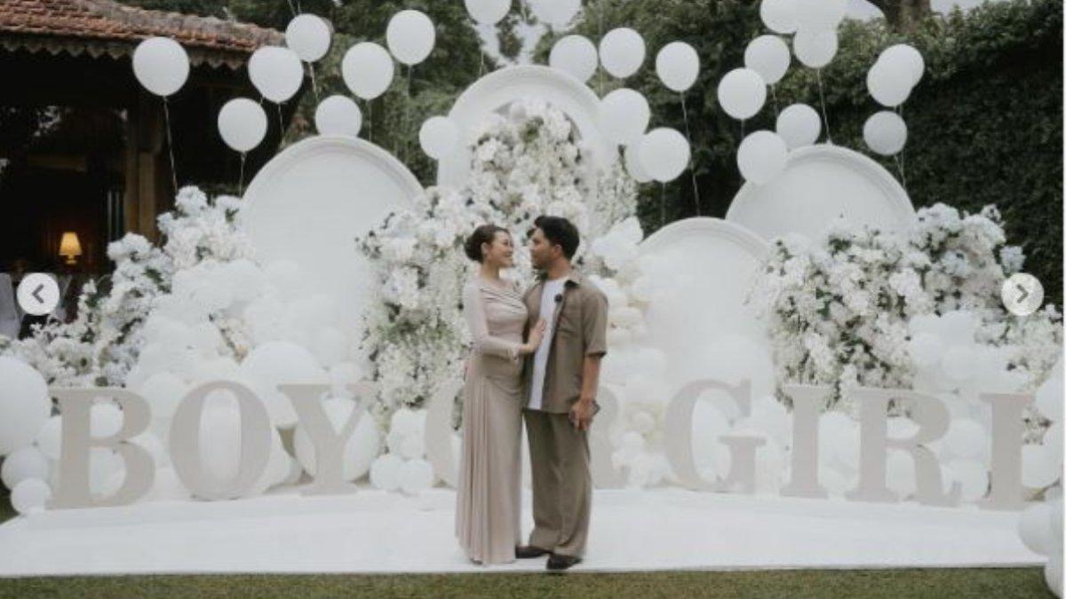 THARIQ HALILINTAR SAMBUT ANAK PERTAMA - Thariq bahkan melompat kegirangan hingga akhirnya mendarat di pelukan sang kakak, Atta Halilintar.