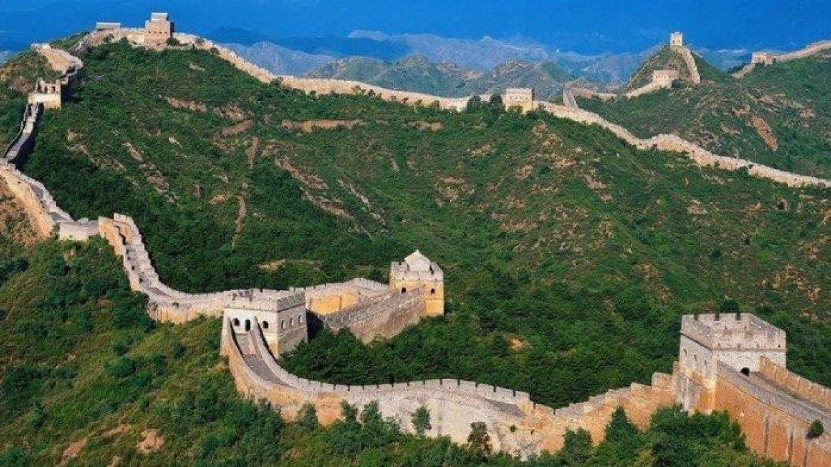 The Great Wall of China / Tembok Besar China.