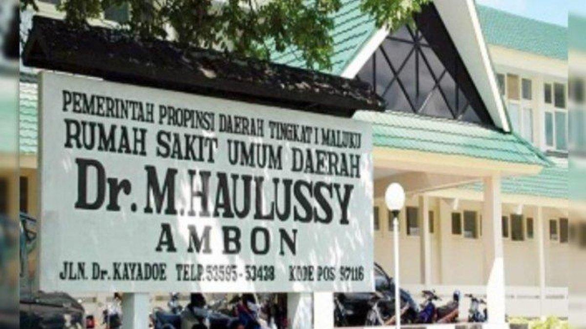 Tiga tahun tidak dibayar, puluhan nakes, tenaga medis dan pegawai RSUD Dr. M. Haulussy berdemo.