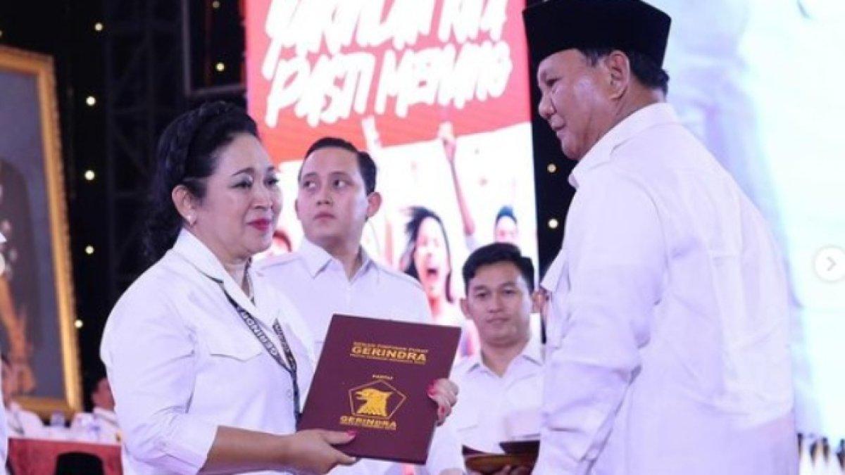 Titiek Soeharto sering disebut Ibu Negara.
