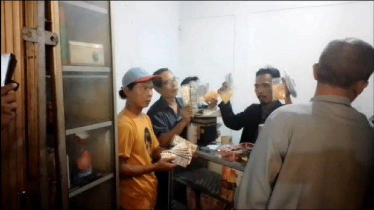 Toko kosmetik yang menjual ribuan obat daftar G, Cipayung, Jakarta Timur, Selasa (29/8/2023).