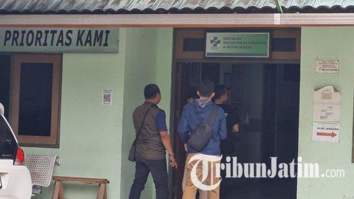 Suasana Kamar Mayat RSUD Ibnu Sina Gresik, Selasa (28/11/2023) setelah AS, pria di Gresik ditemukan tewas dalam kondisi pisau menancap di mulut